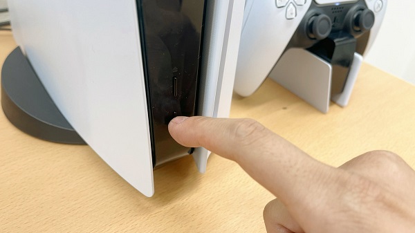 holding ps5 power button